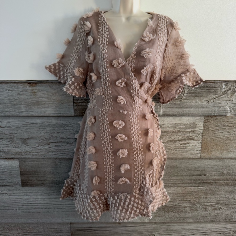 Bella Ella Boutique Moving On Textured Mini Dress Lt Brown sz Large